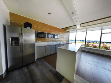 Oficina en venta edificio Sky al lado del Aeropuerto, Guayaquil