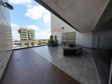 Oficina en venta edificio Sky al lado del Aeropuerto, Guayaquil