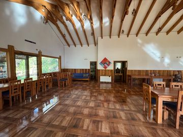 Complejo de cabañas turístico orilla pavimento camino termas de Chillan