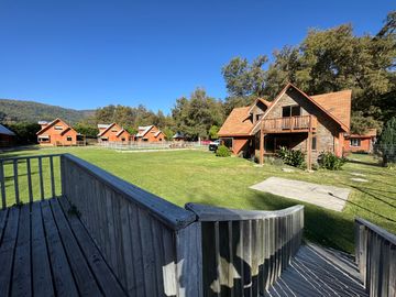 Complejo de cabañas turístico orilla pavimento camino termas de Chillan