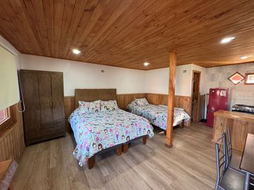 Complejo de cabañas turístico orilla pavimento camino termas de Chillan