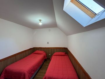 Complejo de cabañas turístico orilla pavimento camino termas de Chillan