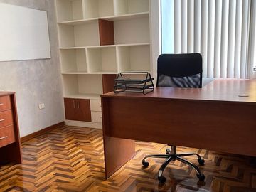 ALQUILER DE OFICINA AMOBLADA EN CENTRO DE CHICLAYO