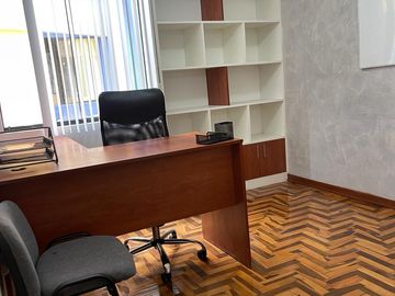 ALQUILER DE OFICINA AMOBLADA EN CENTRO DE CHICLAYO