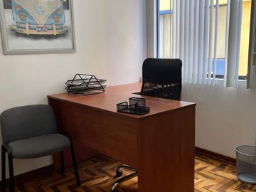 ALQUILER DE OFICINA AMOBLADA EN CENTRO DE CHICLAYO