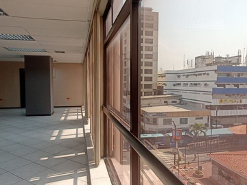 Oficinas en venta en la 9 de octubre, centro de guayaquil