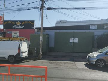 Terreno con Local Comercial y Casas