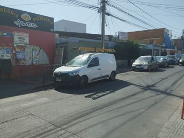 Terreno con Local Comercial y Casas