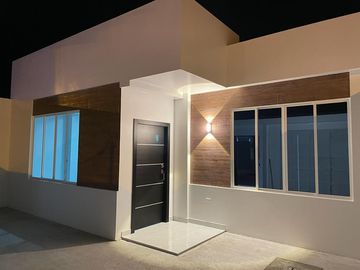SE VENDE CASA EN URB LOS GIRASOLES