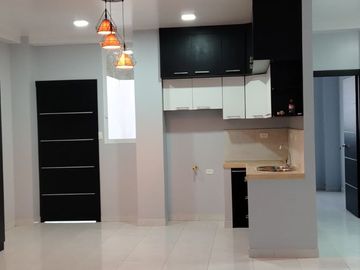 SE VENDE CASA EN URB LOS GIRASOLES