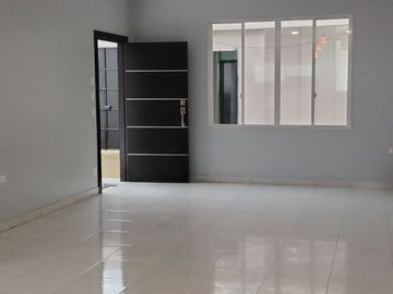 SE VENDE CASA EN URB LOS GIRASOLES
