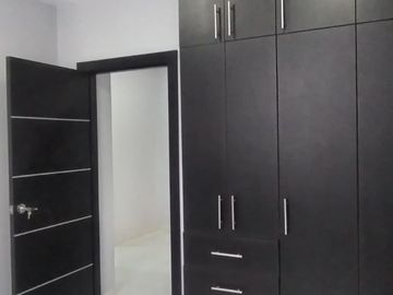 SE VENDE CASA EN URB LOS GIRASOLES