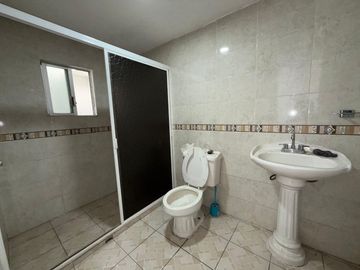 CASA HABITACIÓN CON OPCIÓN A LOCAL COMERCIAL A UN COSTADO DEL MERCADO DE ABASTOS