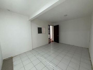 CASA HABITACIÓN CON OPCIÓN A LOCAL COMERCIAL A UN COSTADO DEL MERCADO DE ABASTOS