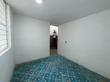 CASA HABITACIÓN CON OPCIÓN A LOCAL COMERCIAL A UN COSTADO DEL MERCADO DE ABASTOS
