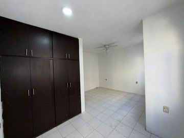 CASA HABITACIÓN CON OPCIÓN A LOCAL COMERCIAL A UN COSTADO DEL MERCADO DE ABASTOS