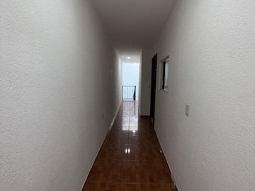 CASA HABITACIÓN CON OPCIÓN A LOCAL COMERCIAL A UN COSTADO DEL MERCADO DE ABASTOS