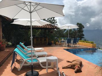 Venta hermosa Casa Finca, Altos de Villa Roca, Copacabana Antioquia.