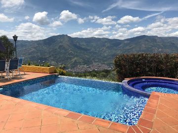 Venta hermosa Casa Finca, Altos de Villa Roca, Copacabana Antioquia.