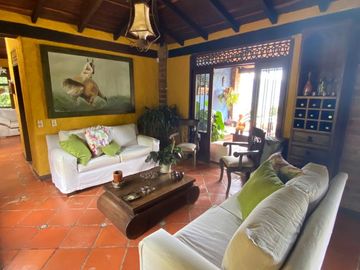Venta hermosa Casa Finca, Altos de Villa Roca, Copacabana Antioquia.