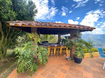 Venta hermosa Casa Finca, Altos de Villa Roca, Copacabana Antioquia.