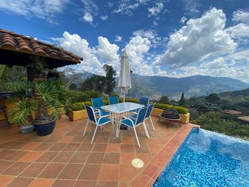 Venta hermosa Casa Finca, Altos de Villa Roca, Copacabana Antioquia.