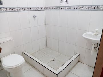 VENTA DE CASA DE DOS PISOS EN ESTRENO CON COCHERA – URB. COOVITIOMAR SANTA ROSA 🏖️✨