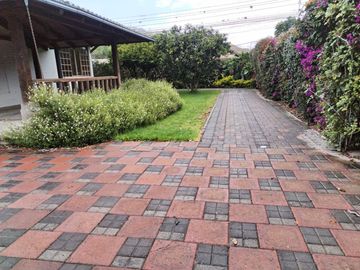Se Vende Quinta en La Pampa - Mitad del Mundo, Colegio de la Liga, Quito Norte