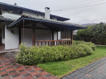 Se Vende Quinta en La Pampa - Mitad del Mundo, Colegio de la Liga, Quito Norte