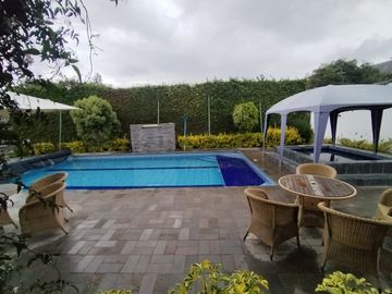 Se Vende Quinta en La Pampa - Mitad del Mundo, Colegio de la Liga, Quito Norte