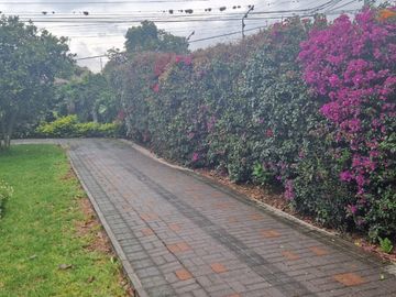 Se Vende Quinta en La Pampa - Mitad del Mundo, Colegio de la Liga, Quito Norte