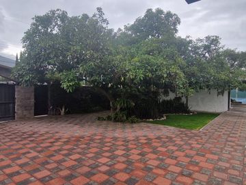 Se Vende Quinta en La Pampa - Mitad del Mundo, Colegio de la Liga, Quito Norte