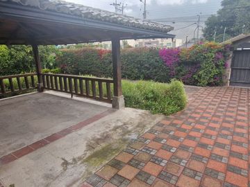 Se Vende Quinta en La Pampa - Mitad del Mundo, Colegio de la Liga, Quito Norte