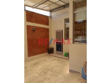 Venta De Casa De Tres Pisos En Urb.Los Medanos // ID: 1133344