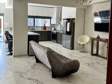 Casa remodelada con alberca en venta en Colonia Centenario Hermosillo – 4 recámaras y opción amueblada