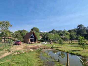 GRAN CABAÑA EN VENTA, CON LAGO PROPIO...