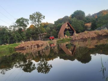 GRAN CABAÑA EN VENTA, CON LAGO PROPIO...