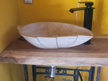 GRAN CABAÑA EN VENTA, CON LAGO PROPIO...
