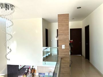 Casa en Venta, de 3 recámaras y arquitectura contemporánea en Provincia Santa Elena, Qro.