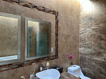 Casa en Venta, de 3 recámaras y arquitectura contemporánea en Provincia Santa Elena, Qro.