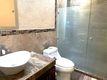 Casa en Venta, de 3 recámaras y arquitectura contemporánea en Provincia Santa Elena, Qro.