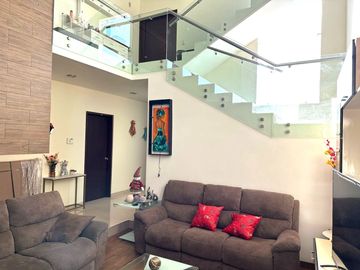 Casa en Venta, de 3 recámaras y arquitectura contemporánea en Provincia Santa Elena, Qro.