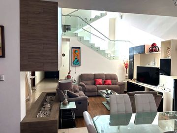 Casa en Venta, de 3 recámaras y arquitectura contemporánea en Provincia Santa Elena, Qro.