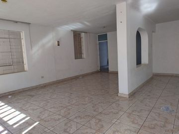AMPLIA CASA EN URB. LA NORIA-TRUJILLO