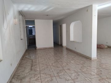 AMPLIA CASA EN URB. LA NORIA-TRUJILLO