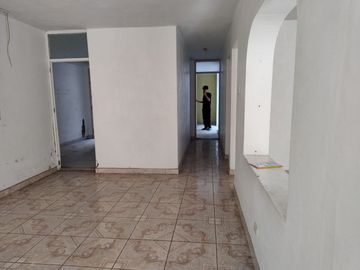 AMPLIA CASA EN URB. LA NORIA-TRUJILLO