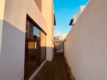 VENDO CASA NUEVA EN LOMAS DEL MOLINO IV DE LEON GTO