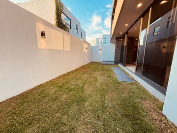 VENDO CASA NUEVA EN LOMAS DEL MOLINO IV DE LEON GTO
