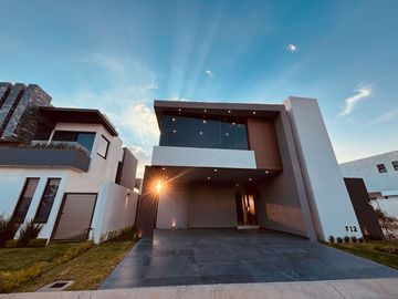 VENDO CASA NUEVA EN LOMAS DEL MOLINO IV DE LEON GTO