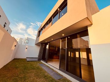 VENDO CASA NUEVA EN LOMAS DEL MOLINO IV DE LEON GTO